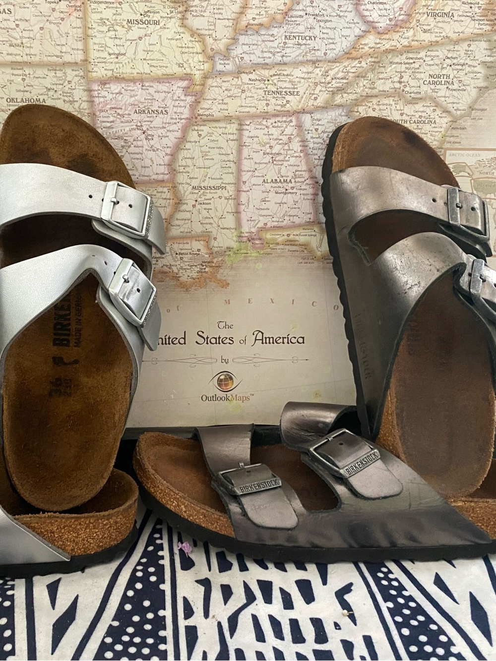 LOT 2 Pre-owned Birkenstock Arizona Sandals in Silver & Metallic copper 36/5